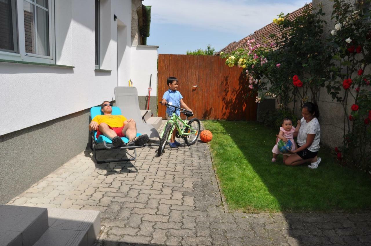 Ferienhaus Resi Illmitz Bagian luar foto